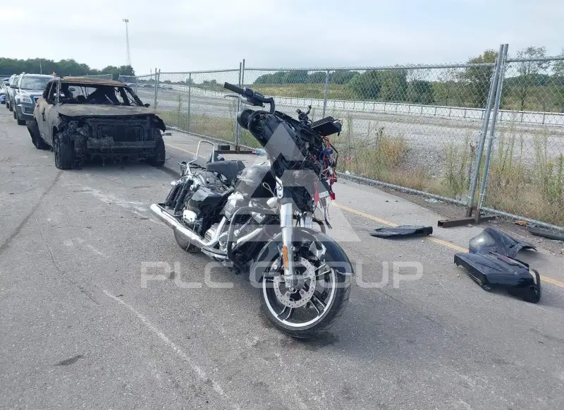 2017 Harley-Davidson FLHX photo