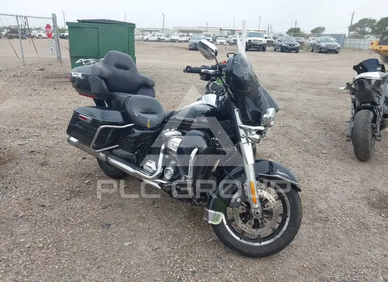 2017 Harley-Davidson FLHTK photo