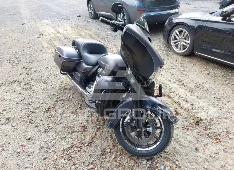2017 Harley-Davidson FLHTK photo