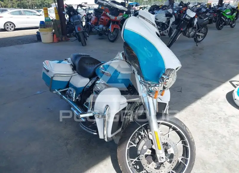 2017 Harley-Davidson FLHTCU фото