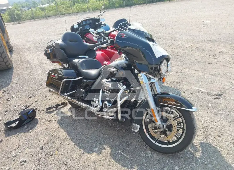 2017 Harley-Davidson FLHTCU фото