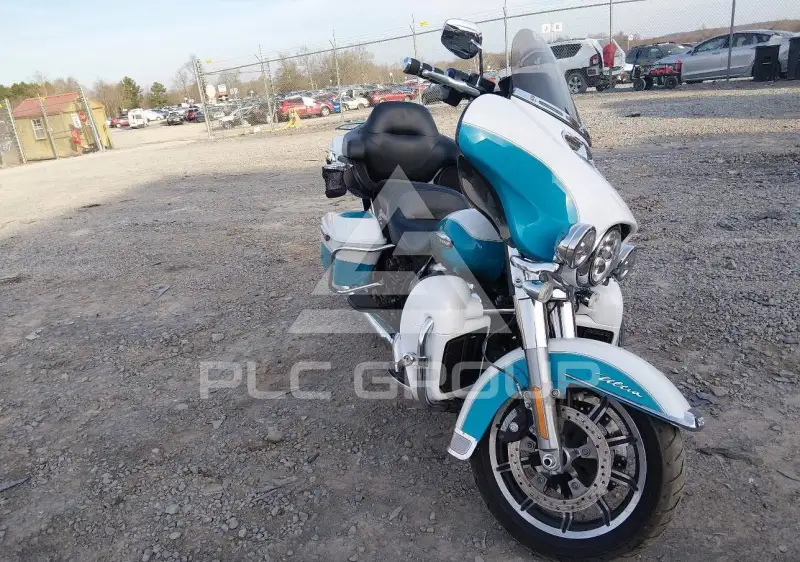 2017 Harley-Davidson FLHTCU photo