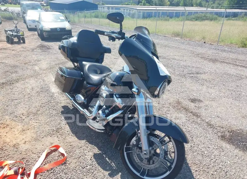 2017 Harley-Davidson FLHX photo