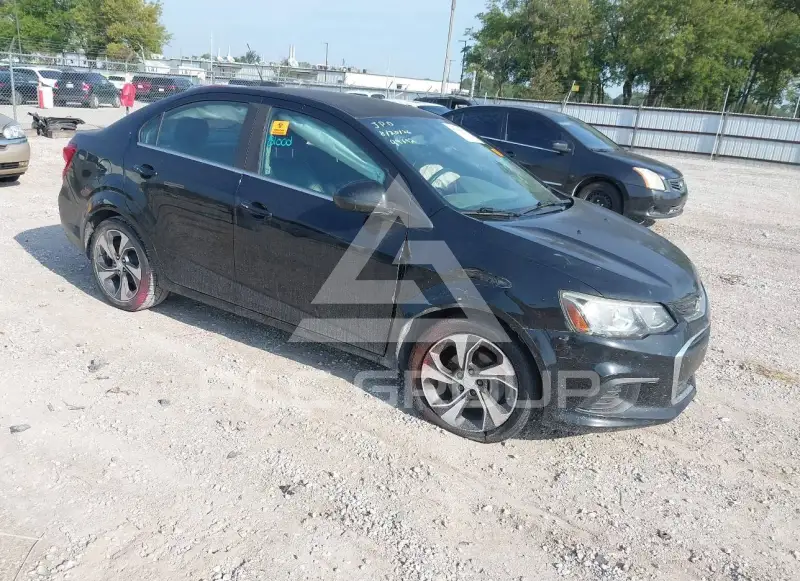 2017 Chevrolet Sonic фото