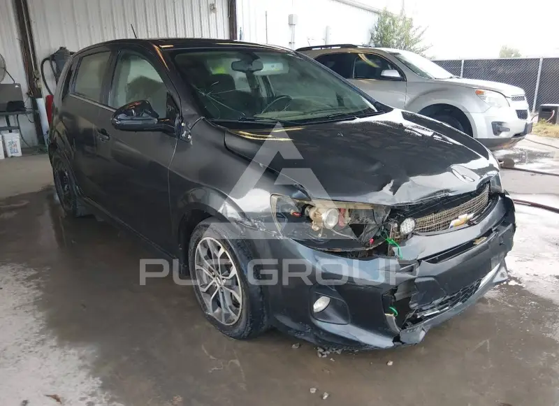 2017 Chevrolet Sonic фото