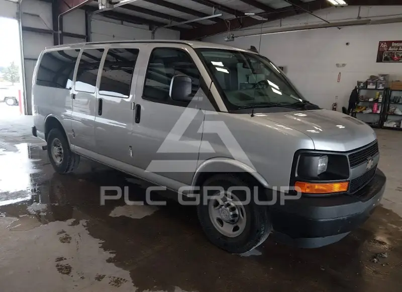 2017 Chevrolet Express фото