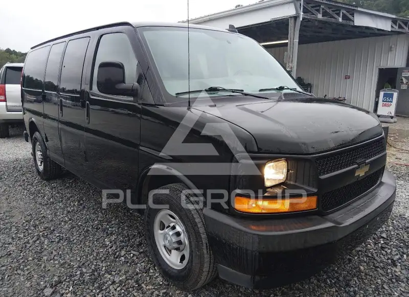 2017 Chevrolet Express photo