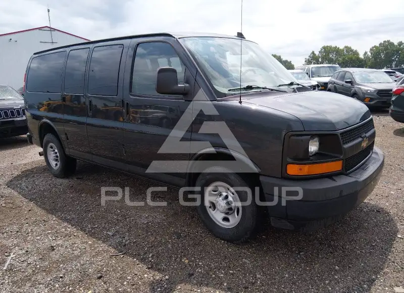 2017 Chevrolet Express фото