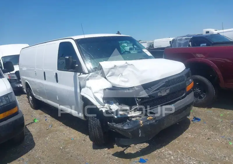 2017 Chevrolet Express фото