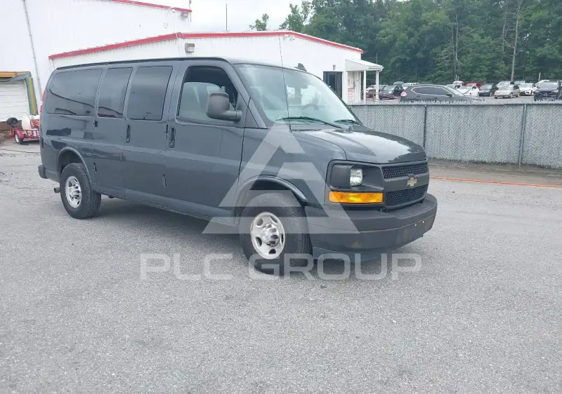 2017 Chevrolet Express фото