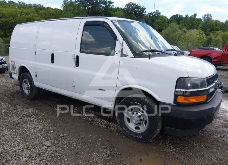 2017 Chevrolet Express photo