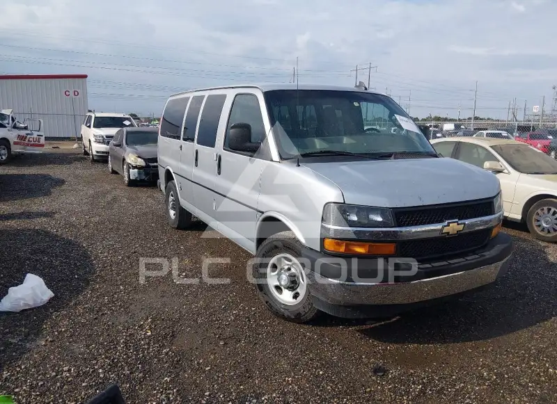 2017 Chevrolet Express фото