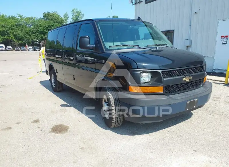 2017 Chevrolet Express фото