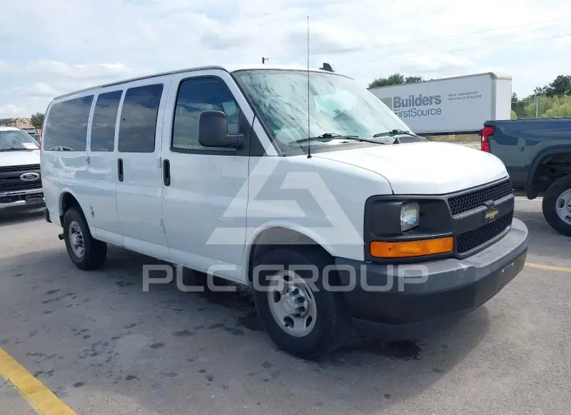 2017 Chevrolet Express фото