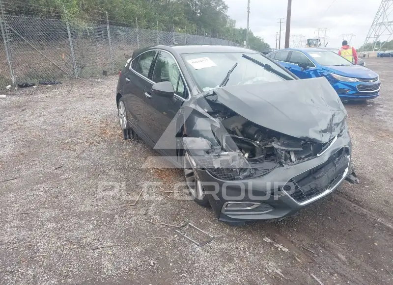 2017 Chevrolet Cruze photo