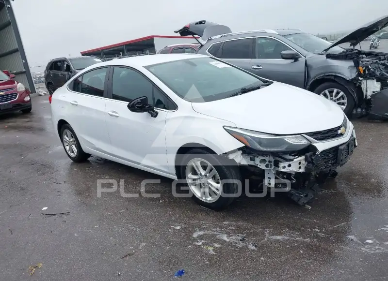 2017 Chevrolet Cruze photo