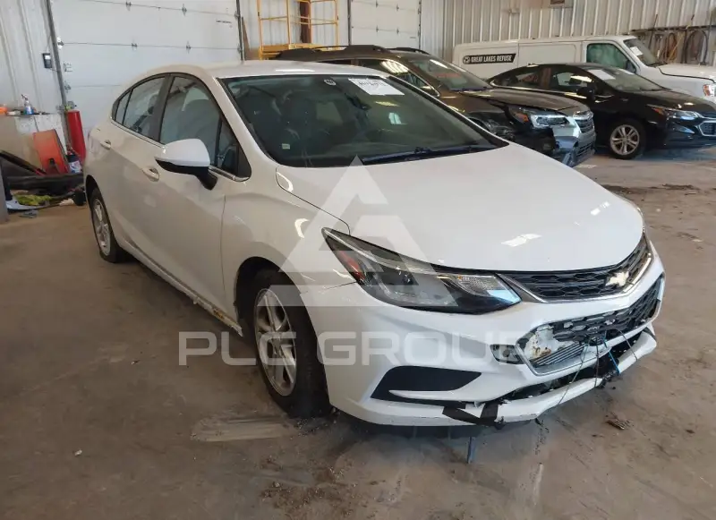 2017 Chevrolet Cruze photo