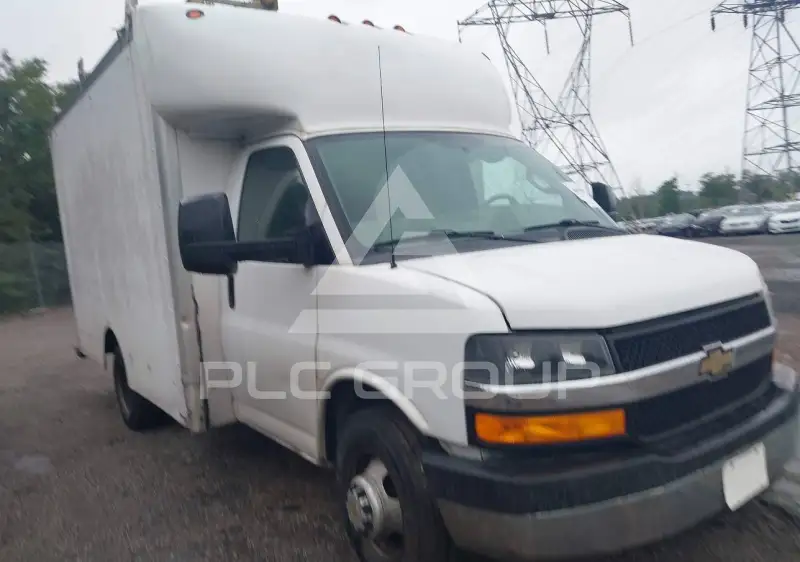 2017 Chevrolet Express фото