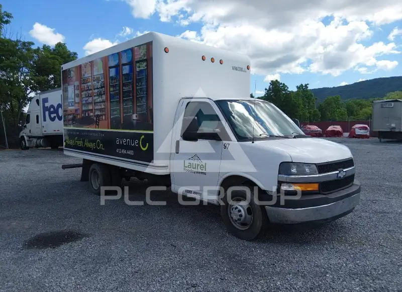 2017 Chevrolet Express фото