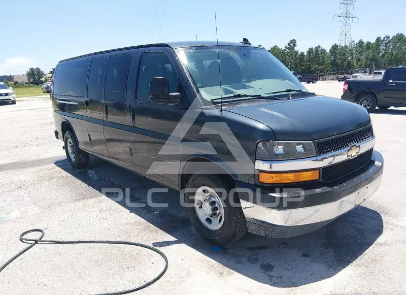 2017 Chevrolet Express фото