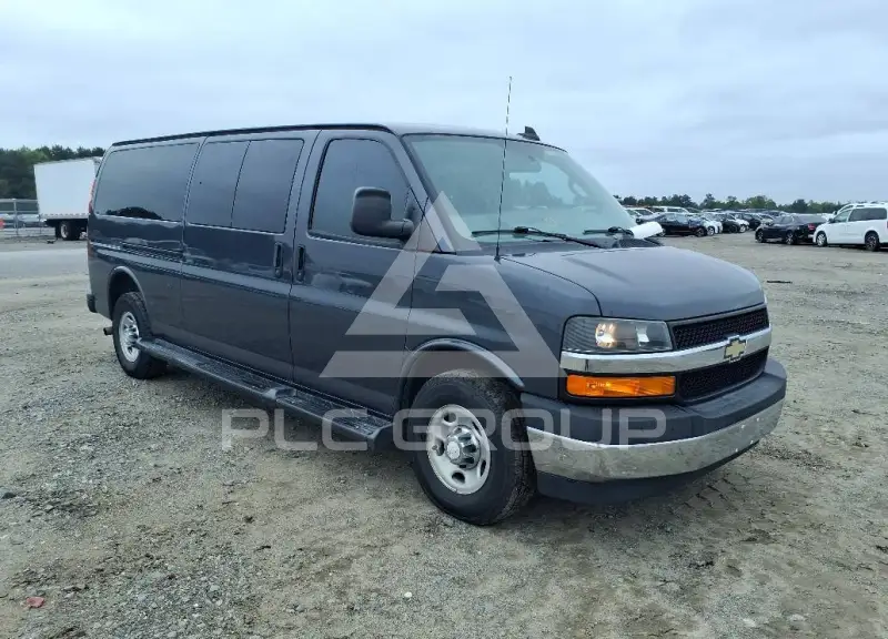 2017 Chevrolet Express photo