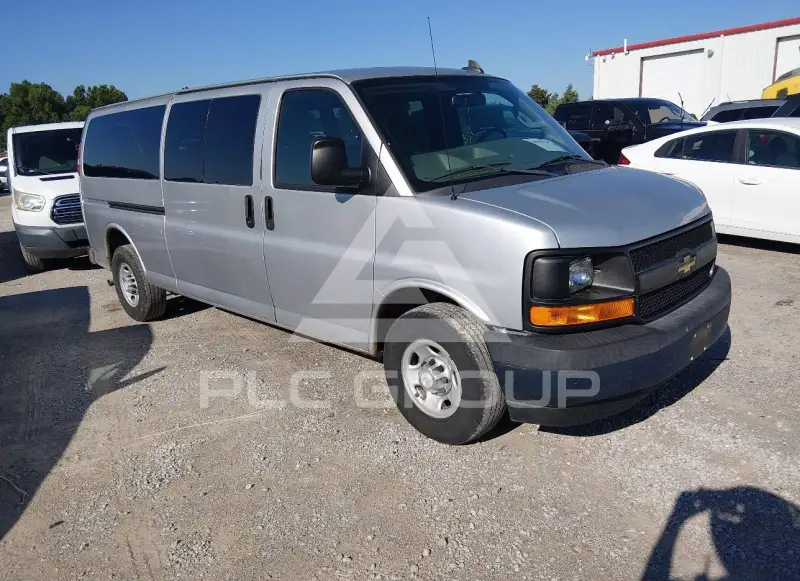 2017 Chevrolet Express фото