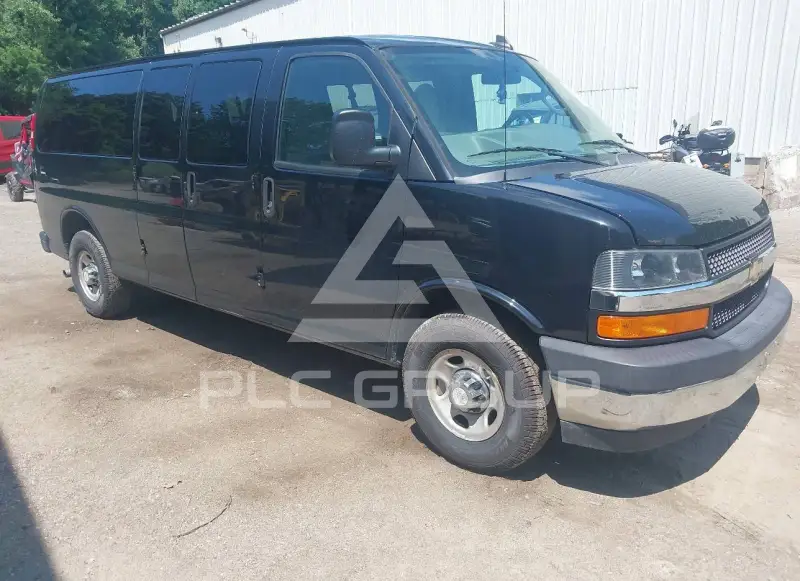 2017 Chevrolet Express фото