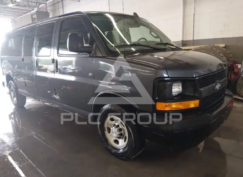 2017 Chevrolet Express фото