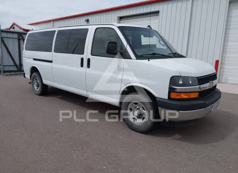 2017 Chevrolet Express фото