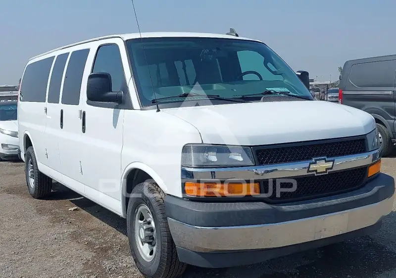 2017 Chevrolet Express photo