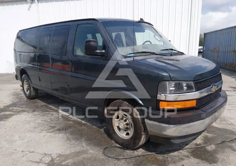 2017 Chevrolet Express photo