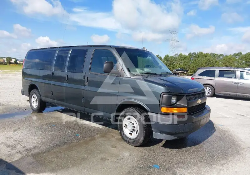 2017 Chevrolet Express фото