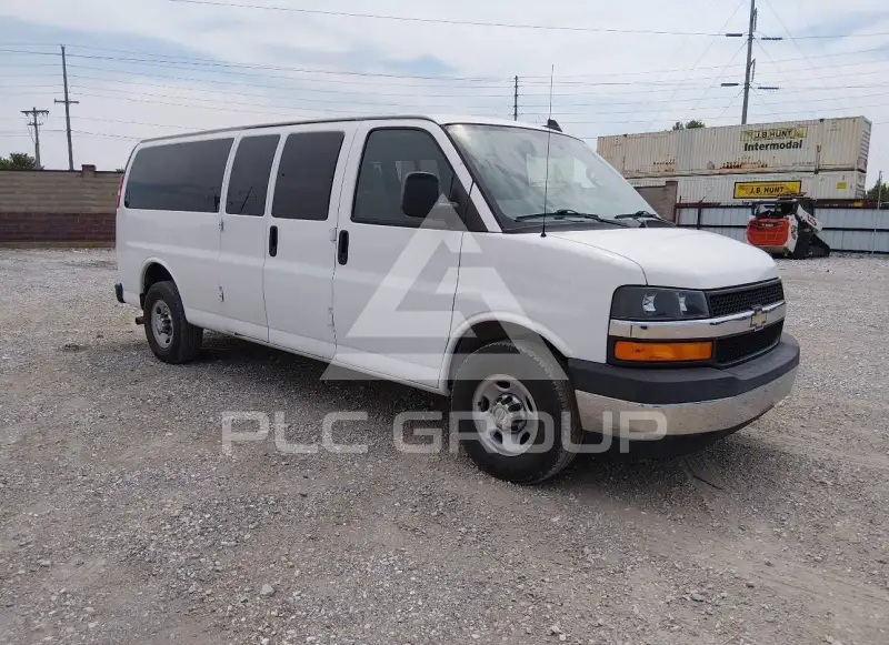 2017 Chevrolet Express фото