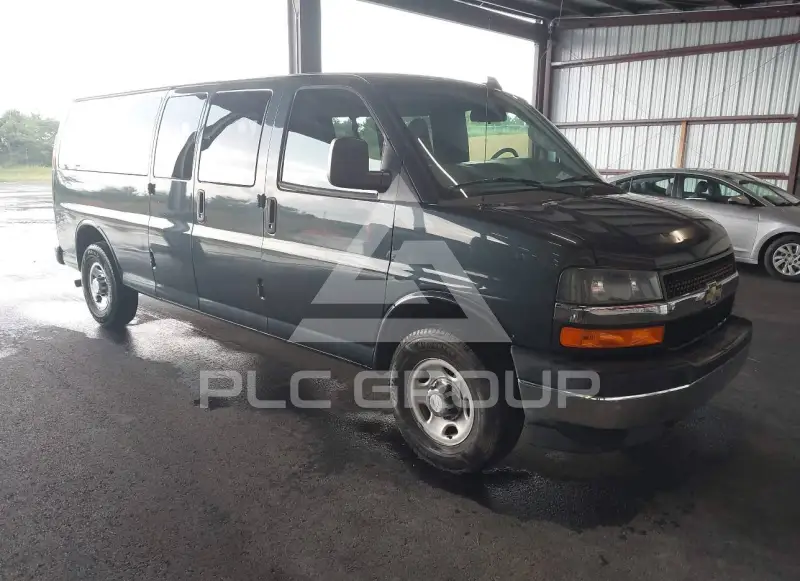 2017 Chevrolet Express photo