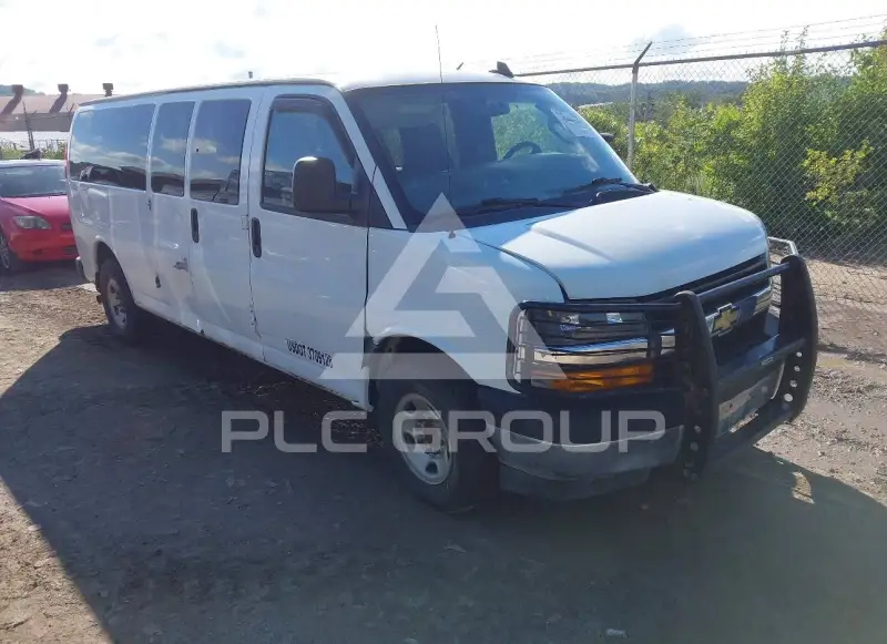 2017 Chevrolet Express фото
