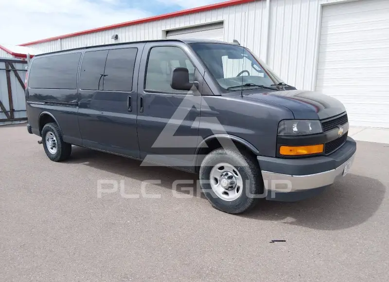 2017 Chevrolet Express фото