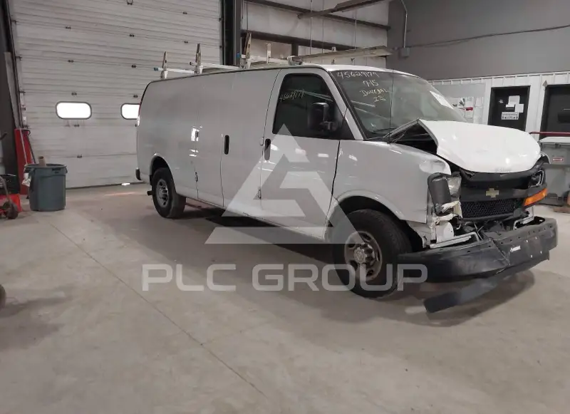 2017 Chevrolet Express photo