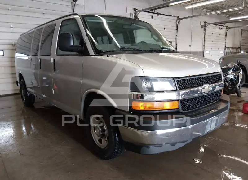 2017 Chevrolet Express фото