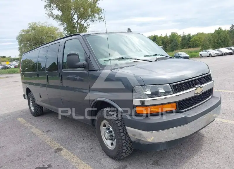 2017 Chevrolet Express photo