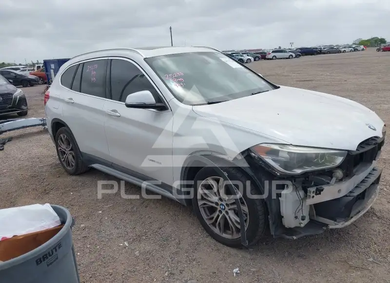 2017 BMW X1 фото