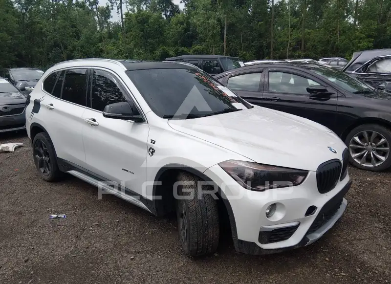2017 BMW X1 фото
