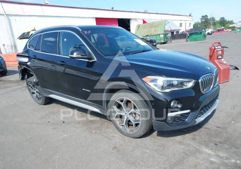 2017 BMW X1 фото