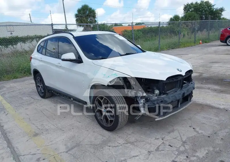 2017 BMW X1 фото