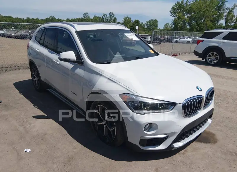 2017 BMW X1 фото