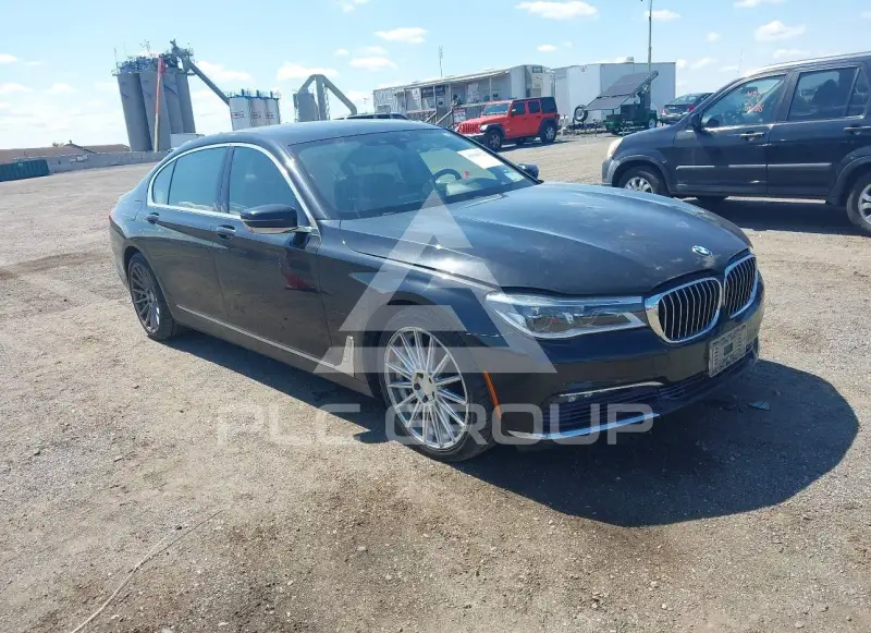 2017 BMW 750 фото