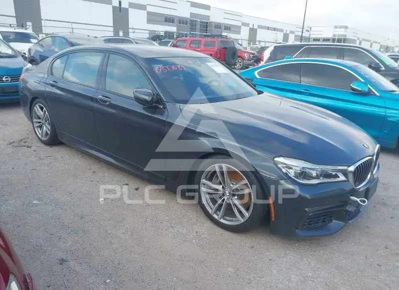 2017 BMW 750 фото