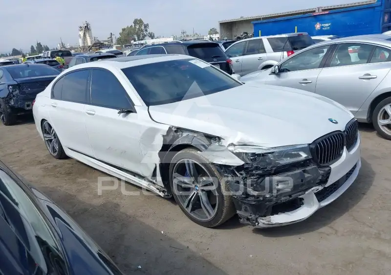 2017 BMW 750 фото