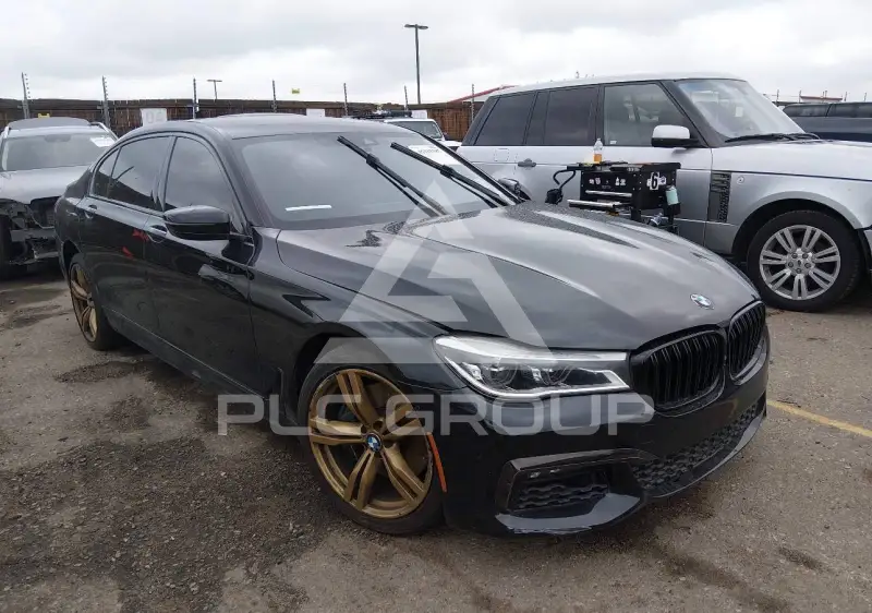 2017 BMW 750 фото