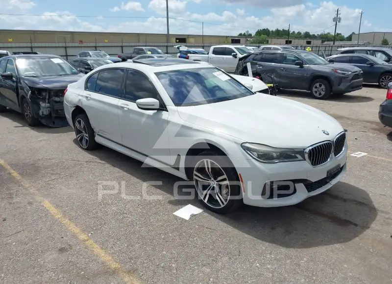 2017 BMW 750 фото