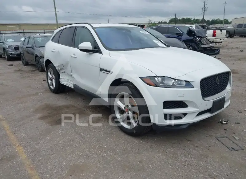 2017 Jaguar F-PACE photo
